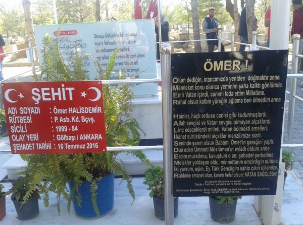 Şehit Asb. Kd. Bçvş. Ömer Halisdemir´in Mezarı ziyaret edildi